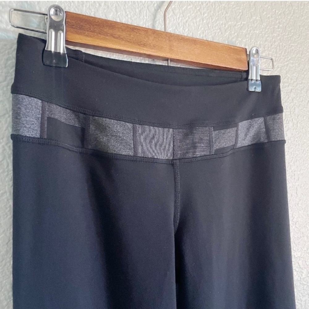 Lululemon Reversible Groove Cropped Leggings Athletic Workout Pants Size 4 Yoga - Picture 3 of 8